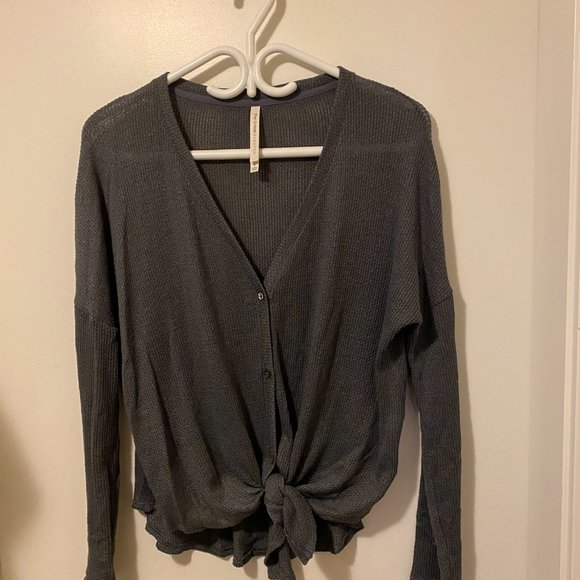 Aritzia The Group by Babaton Taurus Longsleeve w/ tie-front Sz S - Picture 1 of 5
